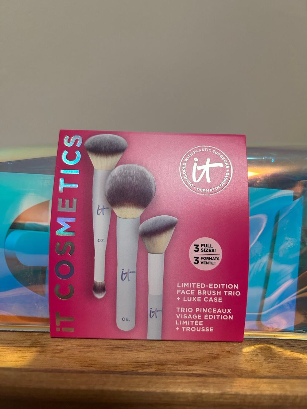 IT Cosmetics Limited Edition Face Brush Trio + Luxe Case NEW Sealed 3 Full Size